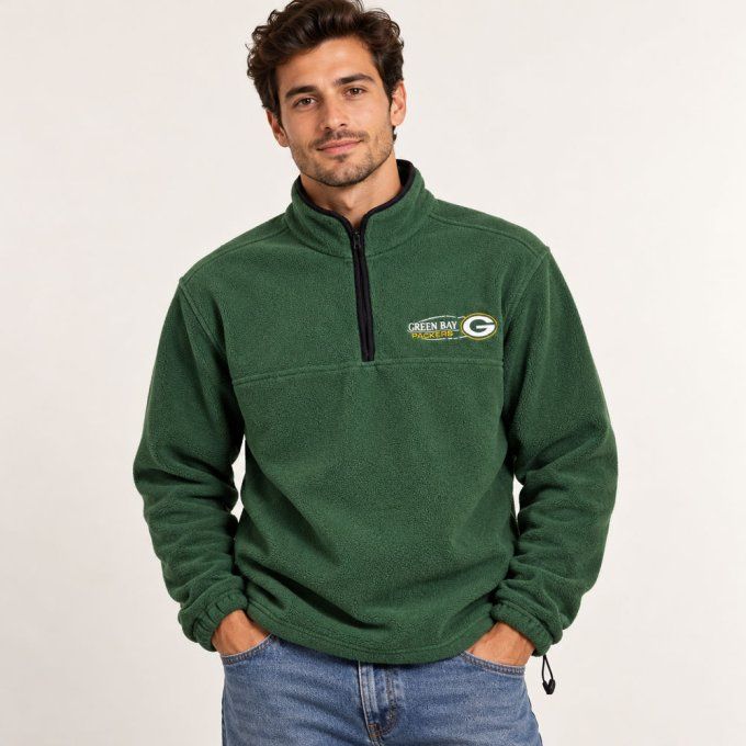 Mannequin homme portant le pull polaire vert forêt NFL Green Bay Packers, vue de face en studio